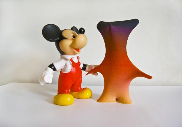 peterkirn's tweet photo. "How far do I need to un-Mickey Mickey?" Matthew Plummer-Fernandez on IP and #3dprinting #FFEST15 @FIBERFestival http://t.co/aGE8Ojtcit