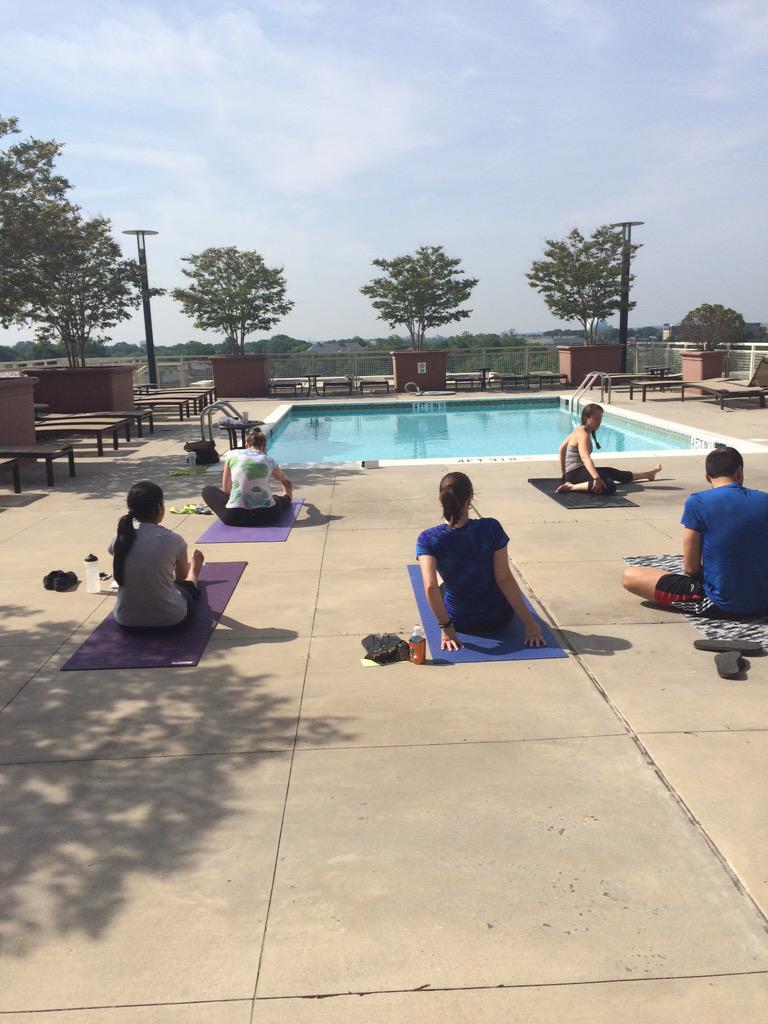 jin_va's tweet photo. Morning yoga w @ThePalatine #bozzutolocal http://t.co/TONeooNhXZ