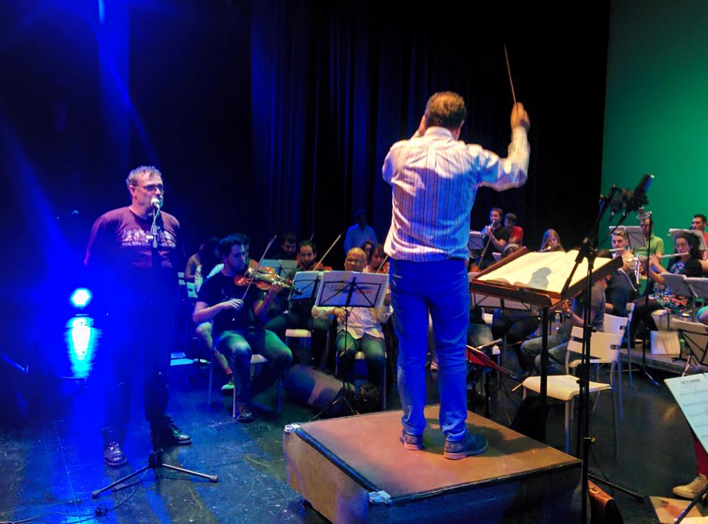 ocasvinculos (@ocasvinculos) on Twitter photo Genial @Carbonellsgv en el ensayo cantando el "Hoy es domingo". Concierto solidario en el <a href="/CentroNiemeyer/">Centro Niemeyer</a> #Aviles Genial @Carbonellsgv en el ensayo cantando el "Hoy es domingo". Concierto solidario en el <a href="/CentroNiemeyer/">Centro Niemeyer</a> #Aviles