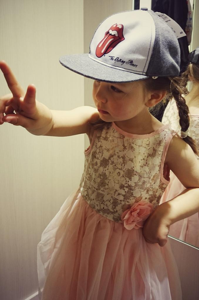 CatherineFrowd's tweet photo. Daughter - mummy date day!!! #rock&amp;roll #TheRollingStones #coolprincess <3 http://t.co/gyOkFEKbxD