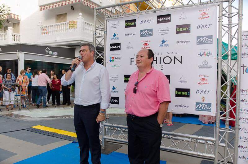 AytoVLZ's tweet photo. Así fue la pasarela #fashion de #TorredelMar...no cogía ni un alfiler!!! @pdelgadobonilla @CLABAO @AxarquiaMNC http://t.co/BPI2YraT0G
