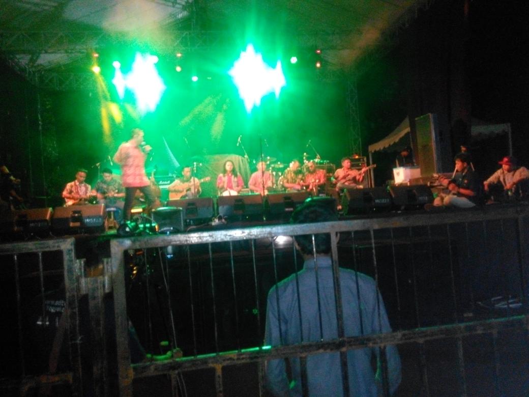XXI_Infinity's tweet photo. OMNPP on stage nih,, yuk merapat ke lapangan parkir @JogjaExpoCenter asik lhooo http://t.co/jUNYRFRhq7