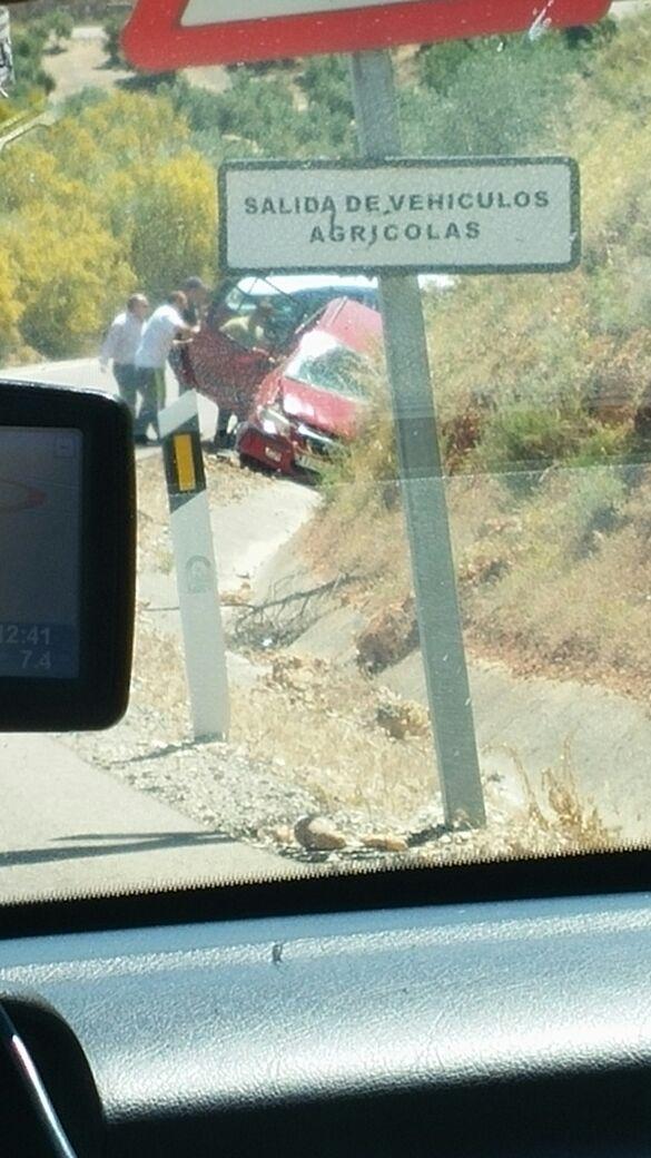 crisgarciam97's tweet photo. Accidente a la altura de caniles antes de la curva de torres @CondondeJaen http://t.co/Rr9DpPorzo