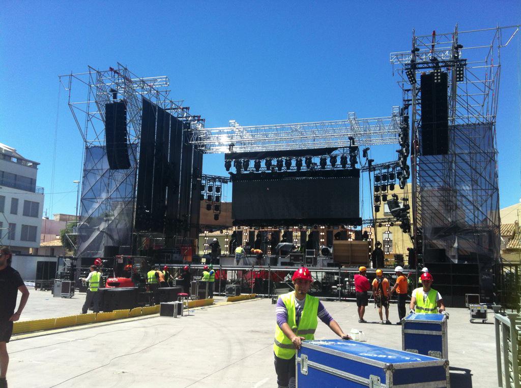 Zion_Std's tweet photo. Todo arriba esperando a @elbarrioficial con @TerritorioMusi haciendo el evento seguro #PrevenZion http://t.co/mK01Ngo9Xr