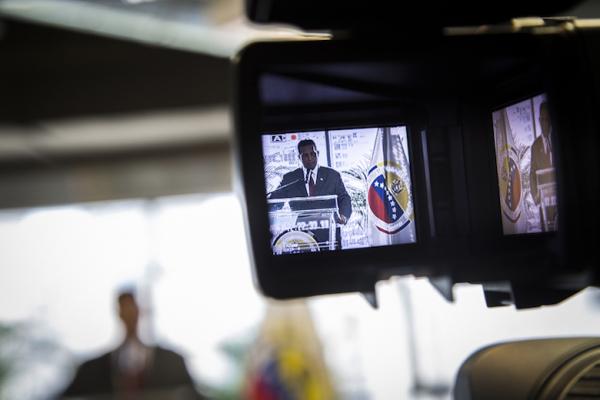 contrapuntovzla's tweet photo. #Paramiliar Conoce lo que son las "bacrim", según el Ministro de Interior González López http://t.co/iFQ5HWaHPx http://t.co/ocqxf4ta62