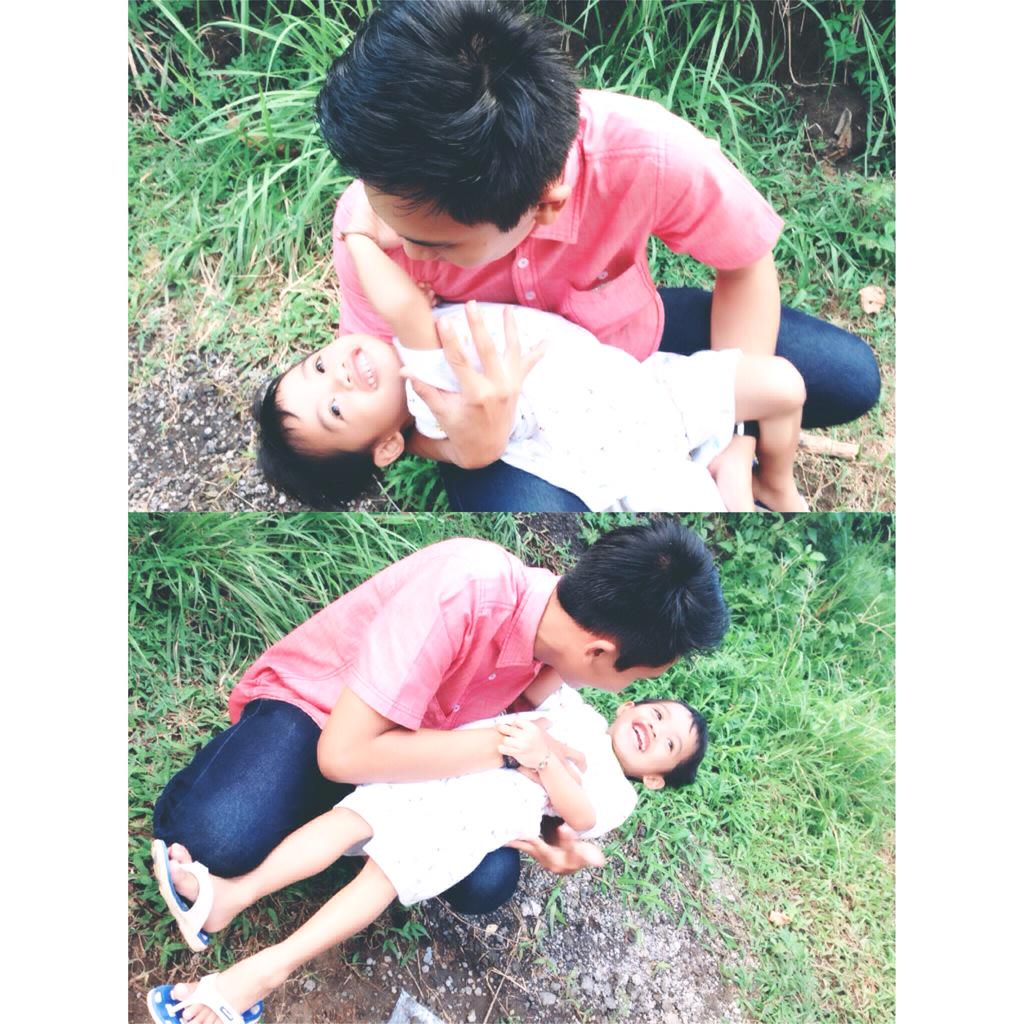 cokisdha's tweet photo. Miss you😭 "@herrysuryawan23: Abang juga kangen kamu hidung babi ♥@cokisdha: Kangen kamu yang 😭😢@herrysuryawan23 http://t.co/j6mF9hs0Pm"”