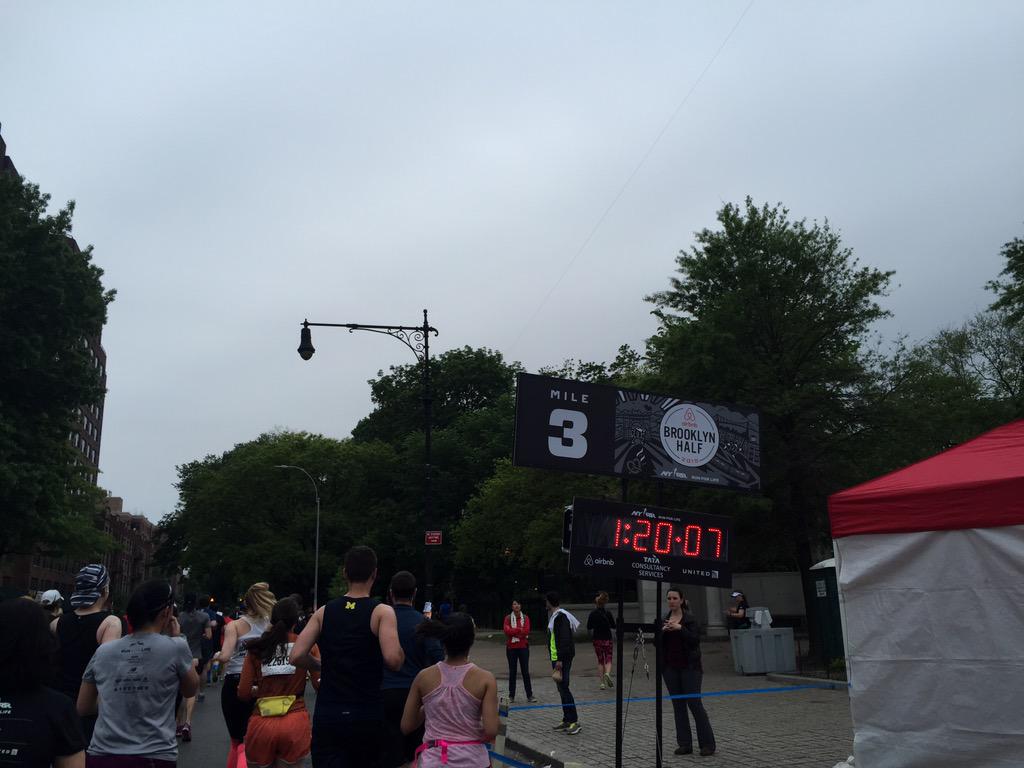 tiarapuglisi's tweet photo. Live from #mile3 #tweetrun #AirbnbBKHalf #coneyisladorbust http://t.co/7MFncmEpSK