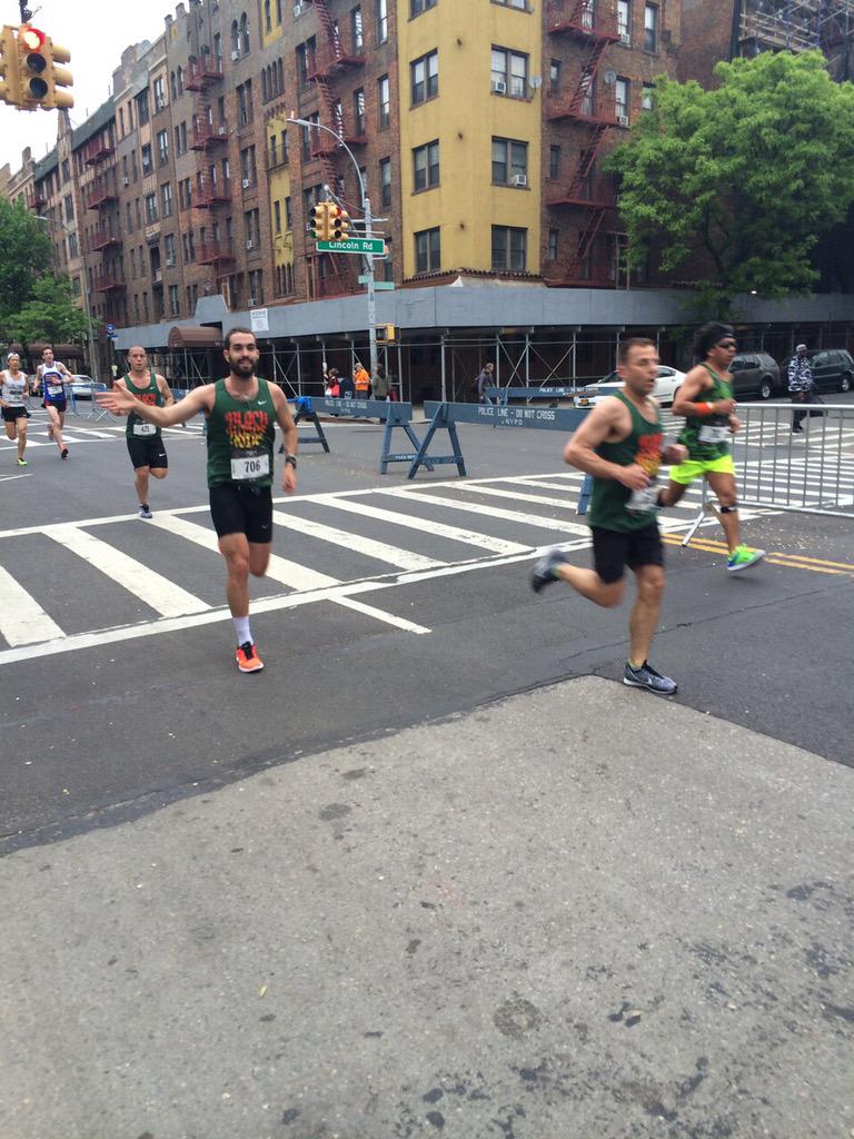 JackieSayet's tweet photo. So proud! &amp; @k_sayet's friends are the best #livestream @brooklynhalf #photojournalists @SaulitosWay @diPalermoBody http://t.co/EdY3f4xehb