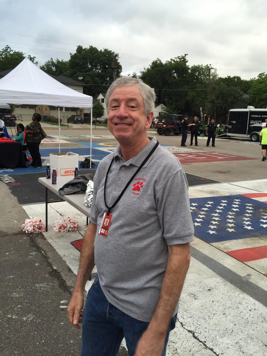 dallasisdpolice's tweet photo. Mr. Richardson Principal of Woodrow Wilson ensuring everything is running smooth this morning #run4DallasISD http://t.co/WAxApPXK1A