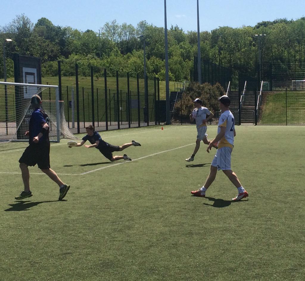 teamsurrey's tweet photo. A superb catch! #ultimate @gfordultimate #GradSport15 http://t.co/p4eXyQ6im1