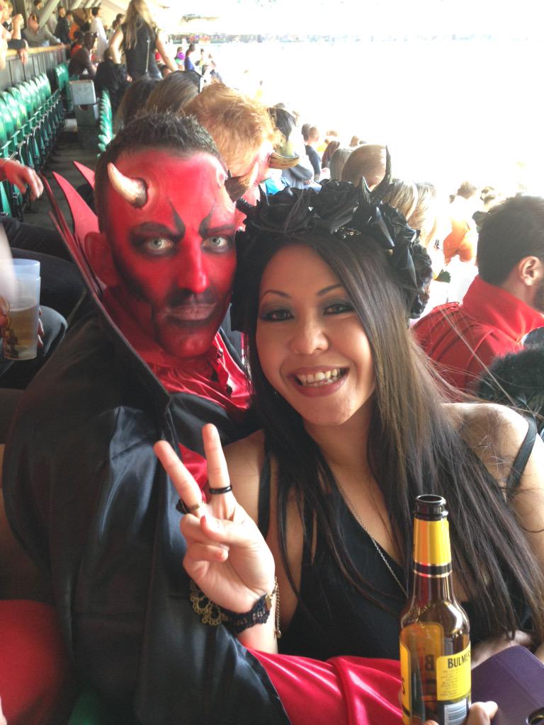 jonwarden's tweet photo. #RugbySevens #Rugby7s these guys are getting married. Put them on the screen http://t.co/AdBsBZddtg