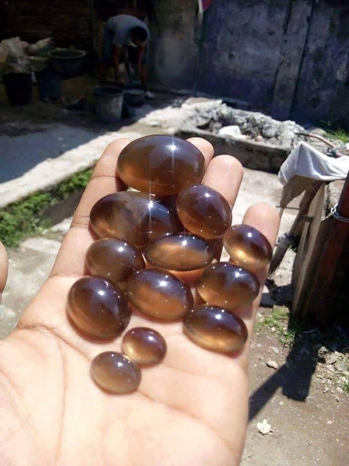 Gemstone_Indo's tweet photo. Setelah di cek mineral nya, ternyata Smoky Quartz
@akikpedia @AkikLovers @Bursa_Akik @KalimayaOnlen @batuakikjakpus http://t.co/esul4vQBOH