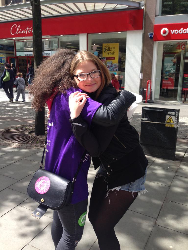 ZakiyaFixers's tweet photo. Sheffield #GoodGestures day!!! #hugforstephen http://t.co/jSv1Or5kkY