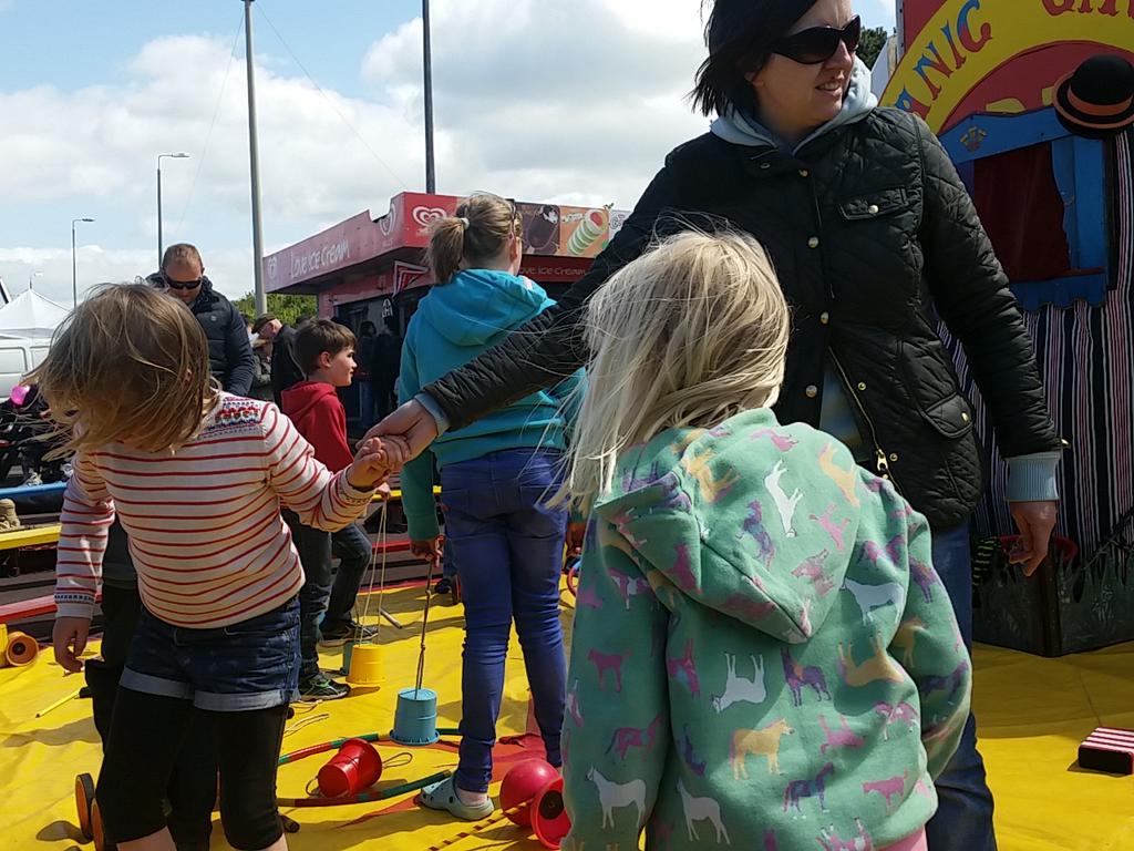 LowsLewis's tweet photo. @ionaw yn #PromXtra15 diwrnod braf http://t.co/DDQTpcTZyI