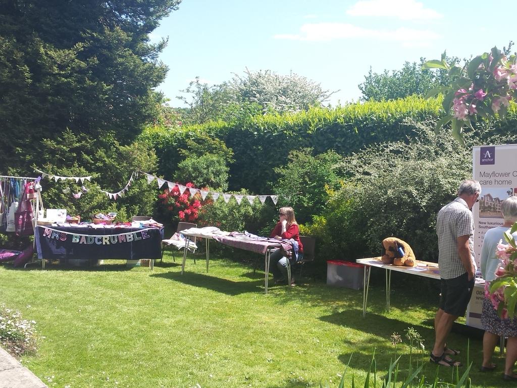 DFPortswood's tweet photo. A gorgeous day in the garden raising awareness and money for @alzheimerssoc - come along for tea and cakes! #DAW2015 http://t.co/SSkrO7H1nB