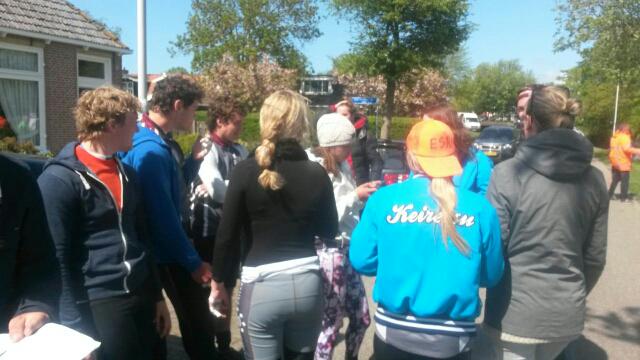 11stedentocht's tweet photo. Tussentijdse tactiekbespreking #fustjeloont http://t.co/hJ76W4u4jj