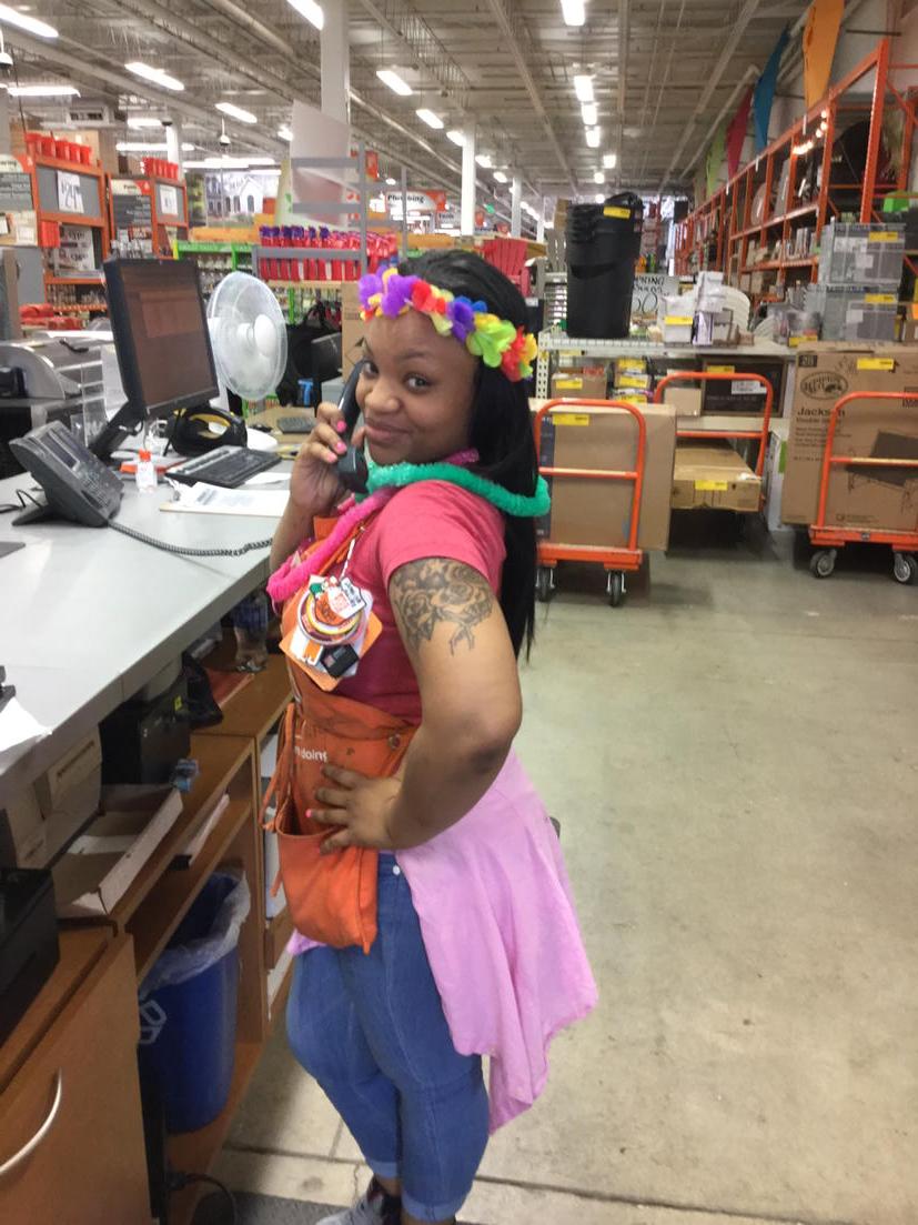 ParkvilleHD2577's tweet photo. Autumn #ServiceDeskAssociate #WeDaBest @paulclymer #ParkvilleHomedepot #AssociateAppreciation http://t.co/LEVtYg6h4w