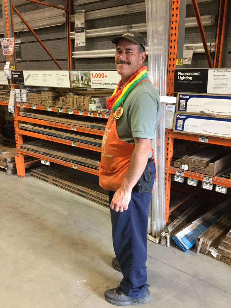 ParkvilleHD2577's tweet photo. Charlie #GardenAssociate #WeDaBest @paulclymer #AssociateAppreciation http://t.co/LAxgMRfhv7