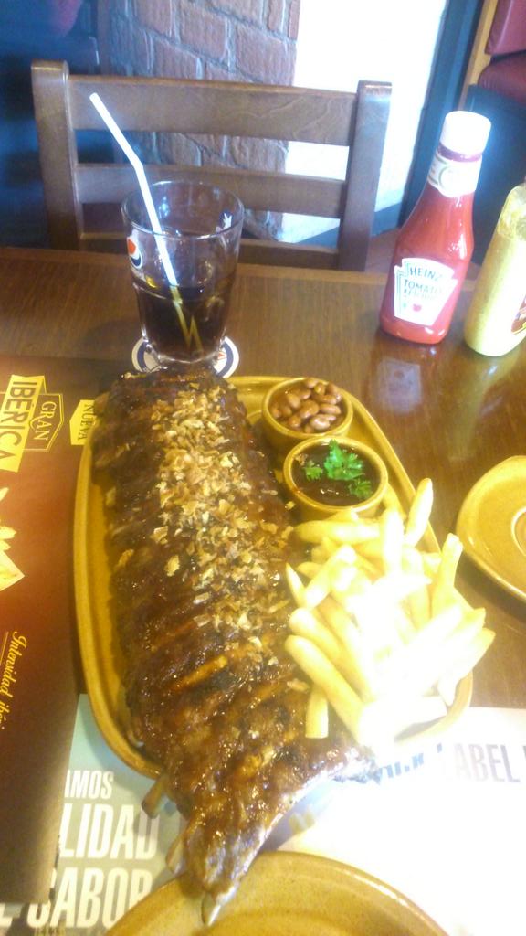 manumorientes's tweet photo. Foster's Hollywood @gemayp http://t.co/LMT6pXmcT5
