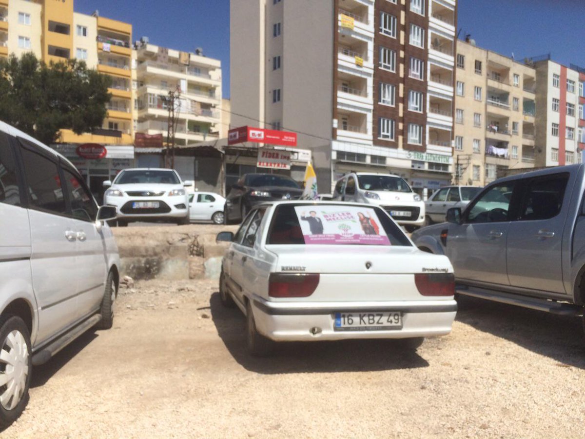 AkpAntiakp's tweet photo. dışardan gelen hewallerimize teşekkür ederim #DemirtasUrfada @baydemirosman @hdpdemirtas http://t.co/W8xCSHbxN1