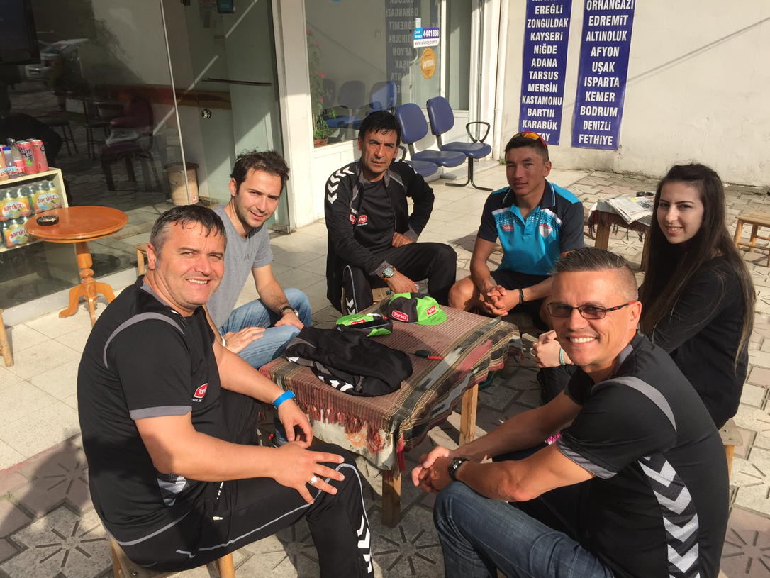 TeamKonya's tweet photo. Hayranlar her yerde Tesekürler@hsnsylk @torkucikolata @tourofturkey @FrenchyRitchie @MehmetBykar @SalcanoBisiklet http://t.co/OhrCcGcDs0
