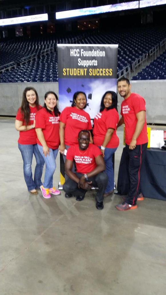 FeliciaB_HCCF's tweet photo. HCC Foundation volunteering at the 2015 HCC Graduation! #HCCGrad2015 http://t.co/ekdIhxTbHI