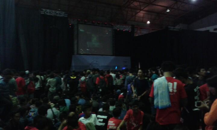 menunggu mini concert ~