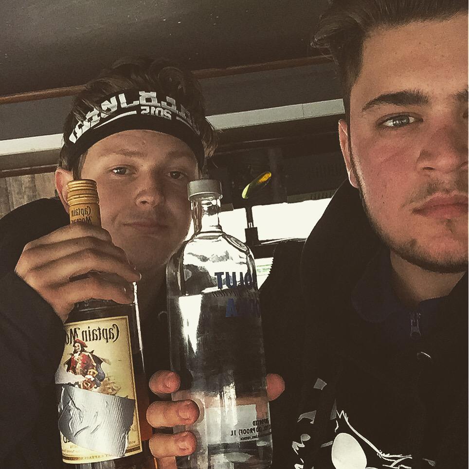 storebjorn2015's tweet photo. Lil-D og riri er rullesjefer! Svgs 00:00 http://t.co/TR5B179Zif