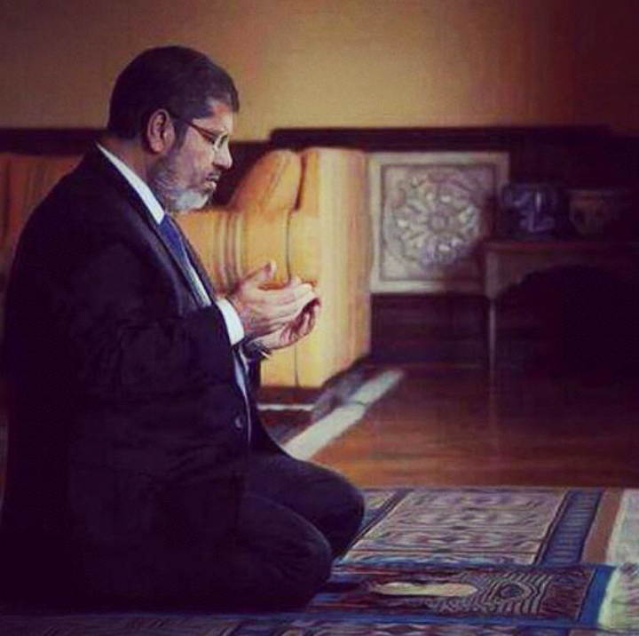 qesewat's tweet photo. Allah için çabalayıp gayret edeni Allah zaten yalnz bırakmaz
İnşaAllah biz de yalnız bırakmayız
 #MursiYalnızDeğildir http://t.co/sUE1WVSFVc