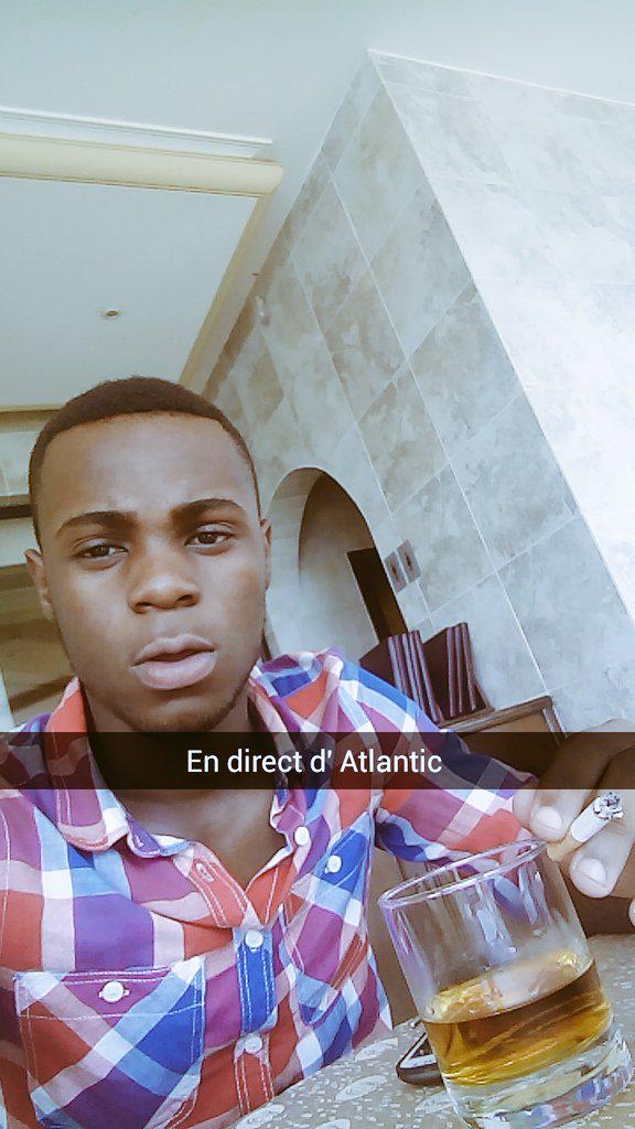 RayanVrs's tweet photo. Pendant le tournage a Atlantic http://t.co/wdHJ9JVdAY