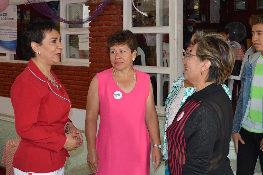 HeliJeber's tweet photo. Dip @Marthita_Esca en desayuno con Confederacion Nacional Enfermeras Mexicanas #SeccOaxaca, #DiaIntern.deEnfermería http://t.co/N1FdKWl3LN
