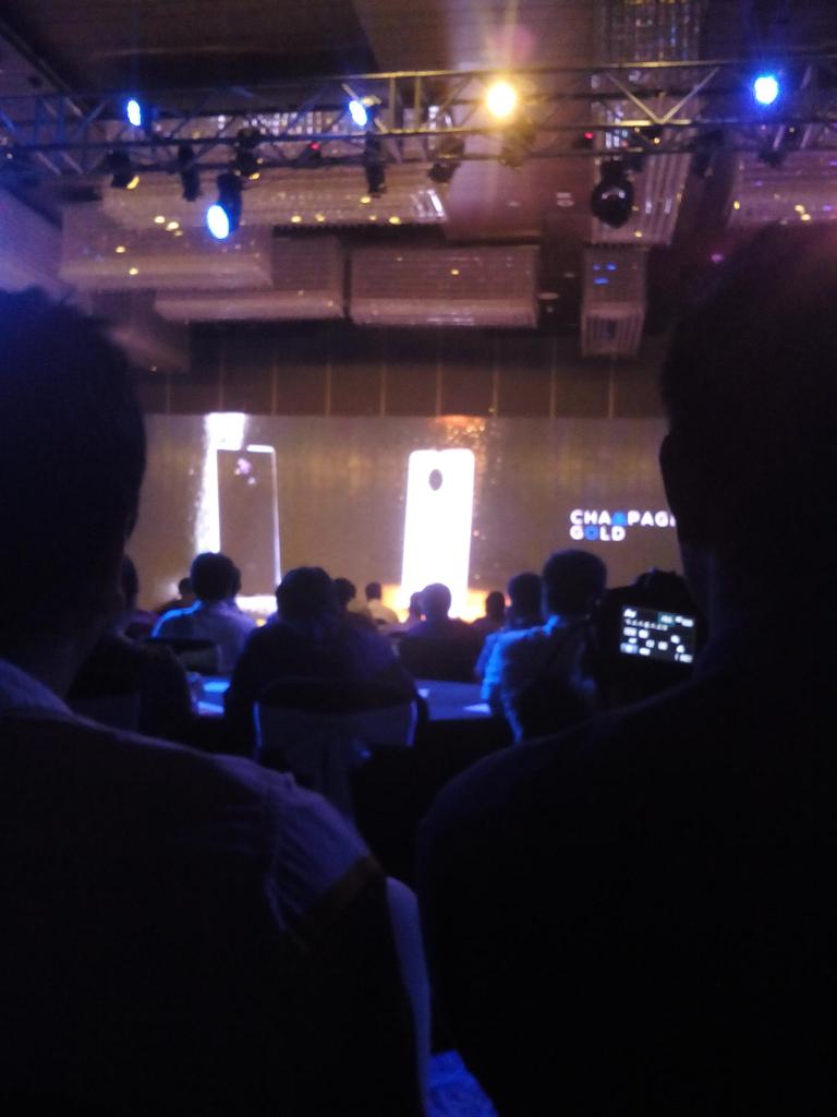 ManyaSethi's tweet photo. #sleek#smart#metal

#YUPHORIA @YUplaygod @rahulsharma #YUPHORIA#launch http://t.co/MVxrXY9LXD