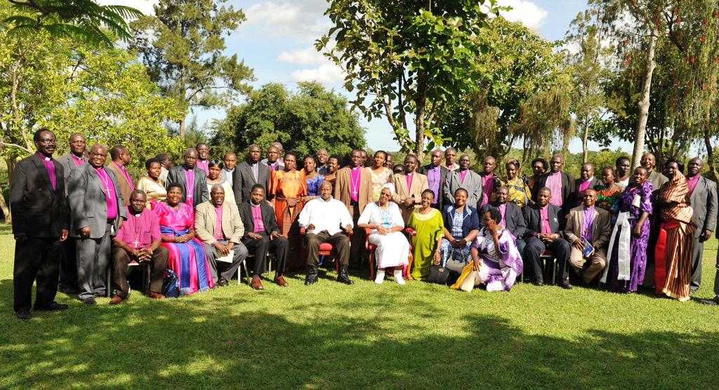 newvisionwire's tweet photo. PHOTO: The COU bishops &amp; spouses later called on President Museveni at his home in Rwakitura #OperationWealthCreation http://t.co/Bn2q6hgiq3
