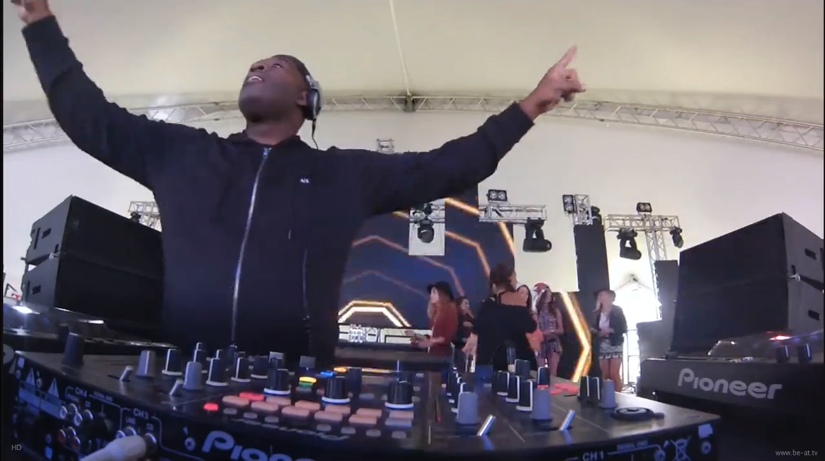 OfficialVMD's tweet photo. Hey Mom... It's #Kevin #Sounderson playing MY BEAT 8|
https://t.co/nnnHZQSFpt http://t.co/kHpVA0wH9l