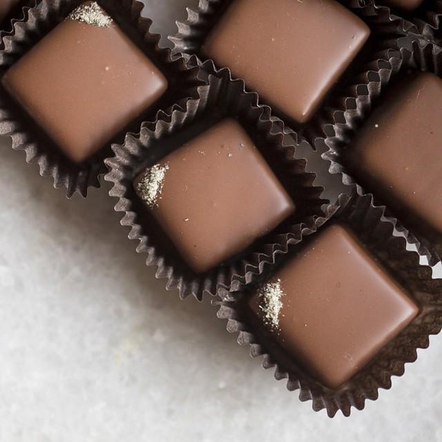 ATLFoodAndWine's tweet photo. Even the chocolates are powdering their noses for this classy Southern affair. #DiscoverSo… http://t.co/k3pBEmg8ee http://t.co/zpSUboApaB