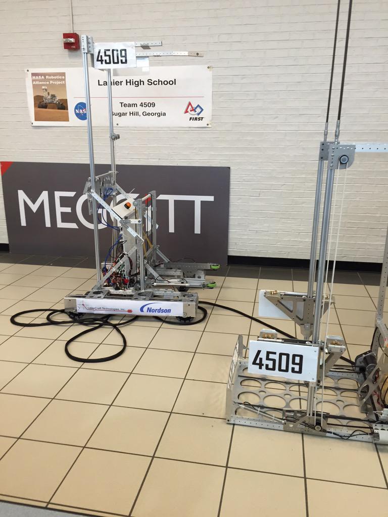 stemmakerfest's tweet photo. If you like robots and cool stuff, you should probably come out to #STEMMakerFest http://t.co/1cxqUQL9oM