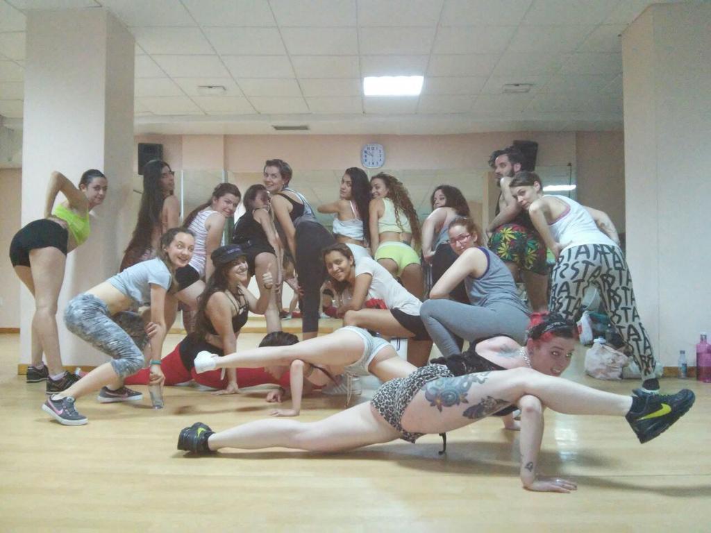 DancehallGDM's tweet photo. Gracias a tod@s por asistir a la clase de twerk ayer!!! Pronto mucho más http://t.co/qKAtbW4k2r