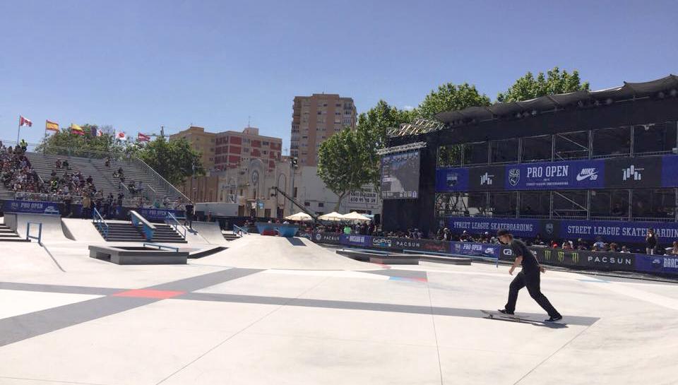 USEITBCN's tweet photo. Today #useitbcn is at @nikeSB #StreetLeague 2015 Pro Open in @skateagorabdn (#Badalona) http://t.co/Ad2yF5g8Oj http://t.co/tlyrYe01ew