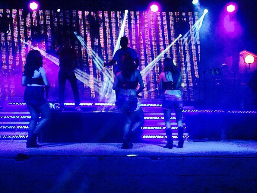 OrquestaDynamic's tweet photo. Anoche en Jabalquinto (Jaén), gran espectáculo!!!! http://t.co/A53kYKmelP