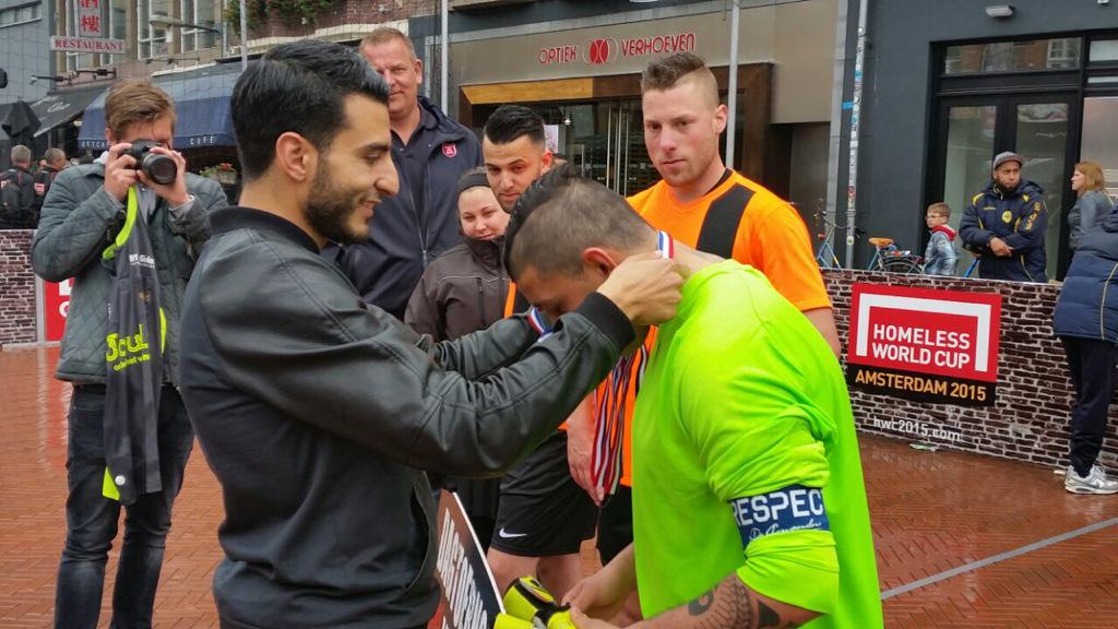 PSV's tweet photo. Team Eindhoven heeft zich geplaatst voor de finale van de Dutch Street Cup en ontving een onderscheiding van Touzani. http://t.co/Nko6JbIaZV