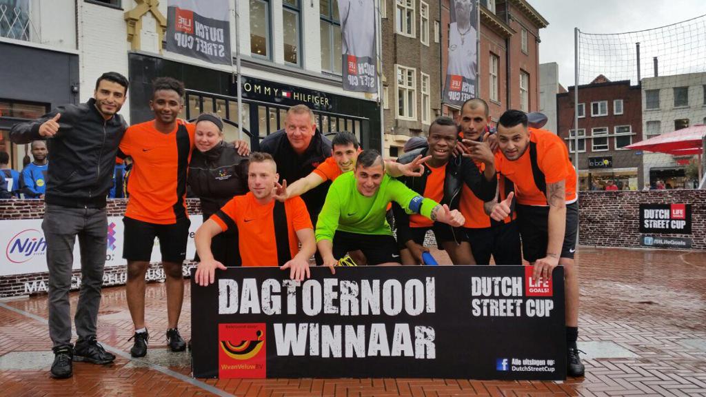 PSV's tweet photo. Team Eindhoven heeft zich geplaatst voor de finale van de Dutch Street Cup en ontving een onderscheiding van Touzani. http://t.co/Nko6JbIaZV