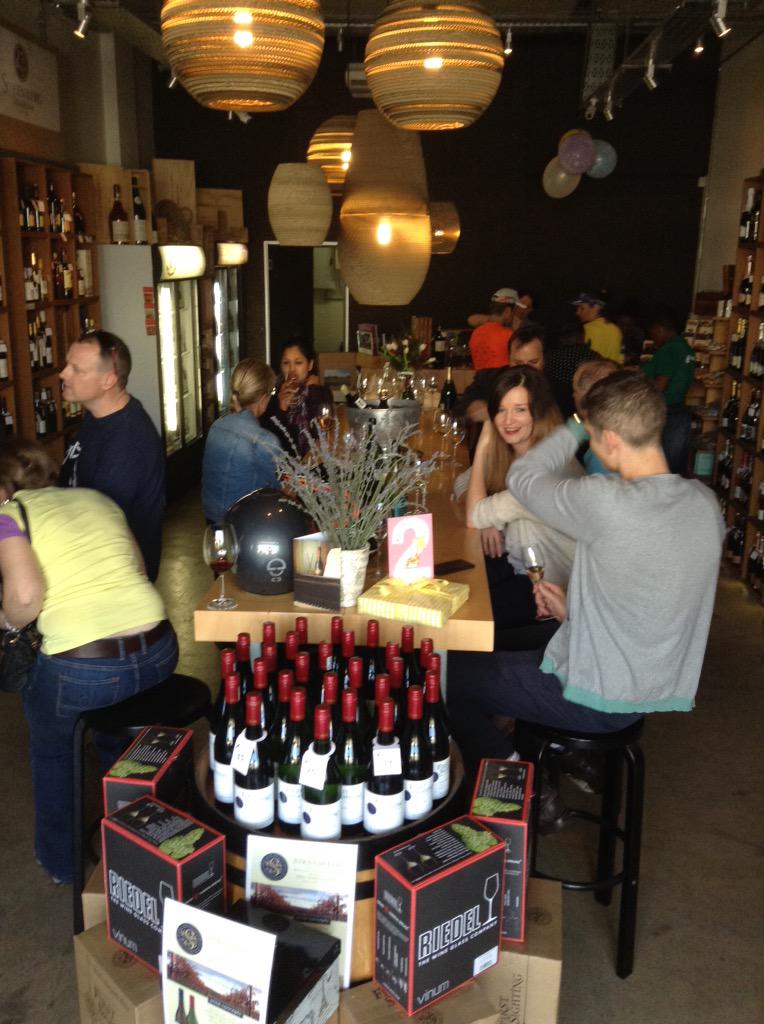WineMenuSA's tweet photo. More fun and no end to all the lovely wine. #birthdayBash2 http://t.co/1F6fHLj1Rl