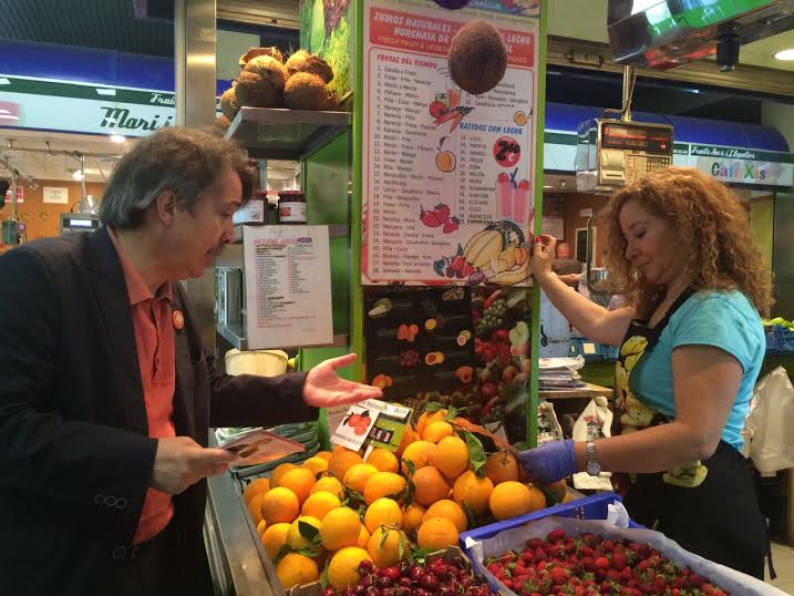Maconfi's tweet photo. Ciudadanos hace campaña en los mercados de Palma @CsBaleares #24MAC http://t.co/ZnmXA39Sac http://t.co/32KnAtj25j