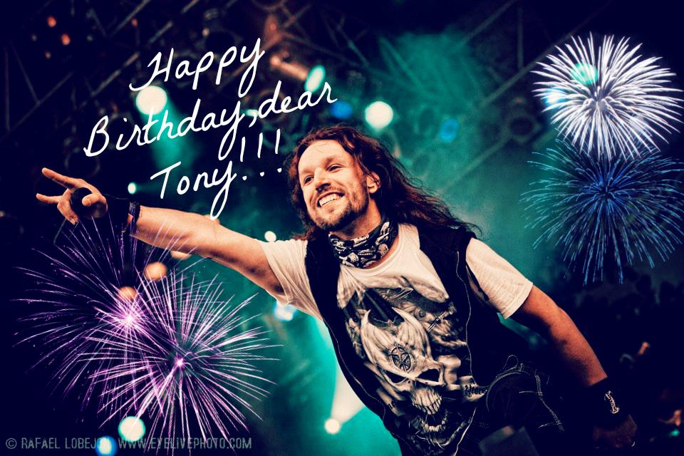 Mila91115321's tweet photo. @SonataArctica @TonyKakko2 @SonataKemi Hyvää syntymäpäivää,dear Tony!!! http://t.co/CKPL9PfTnq