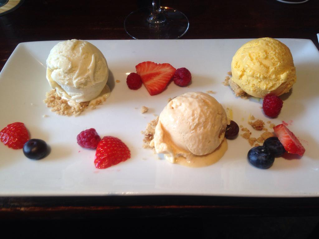 Nicolahandley78's tweet photo. Dessert @TownHallTavern yum #IHBleft @irwinmitchell @IanToft @saragarveyIM http://t.co/Omg2uB4dkh