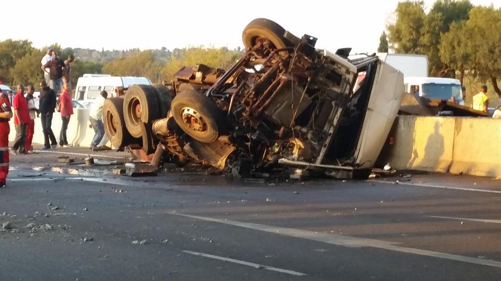 <a href="/TrafficSA/">TrafficSA</a> <a href="/EWNTraffic/">EWN Traffic</a> <a href="/ptatraffic/">Pretoria Traffic</a> accident on N1 are Brackfontein interchange. All lanes closed, traffic backed up
