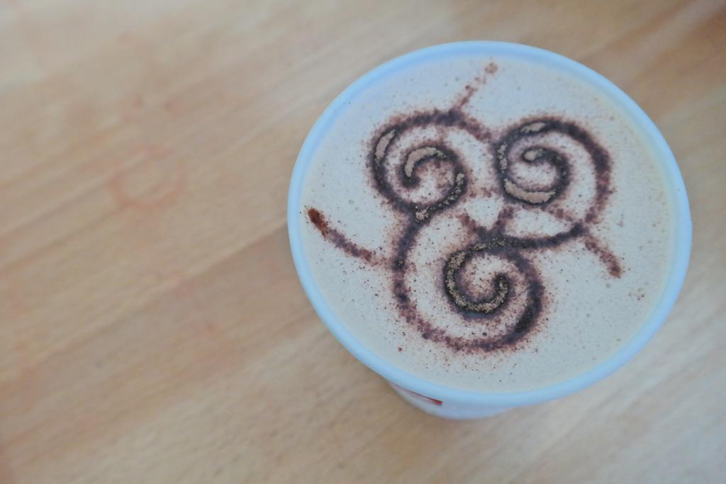 tweetymonkey's tweet photo. If you visit Waterford, go to @aoifescafe. Aoife is amazing and they do suspended coffees! #TrailsOfIreland http://t.co/UzxH8vZfdt