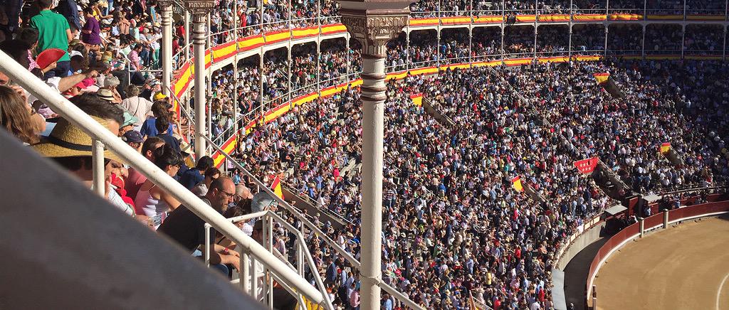 Martiita_Good's tweet photo. @PartidoPACMA La tauromaquia se derrumba. Así lucía el Viernes la plaza de toros de Las Ventas De Madrid. http://t.co/RUPUW4vF18
