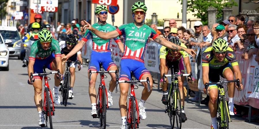bicitv's tweet photo. #AltaPadovanaTour: @marco_gaggia è il più veloce
→ http://t.co/AfEBcxspQW http://t.co/HLZOQk5z0x