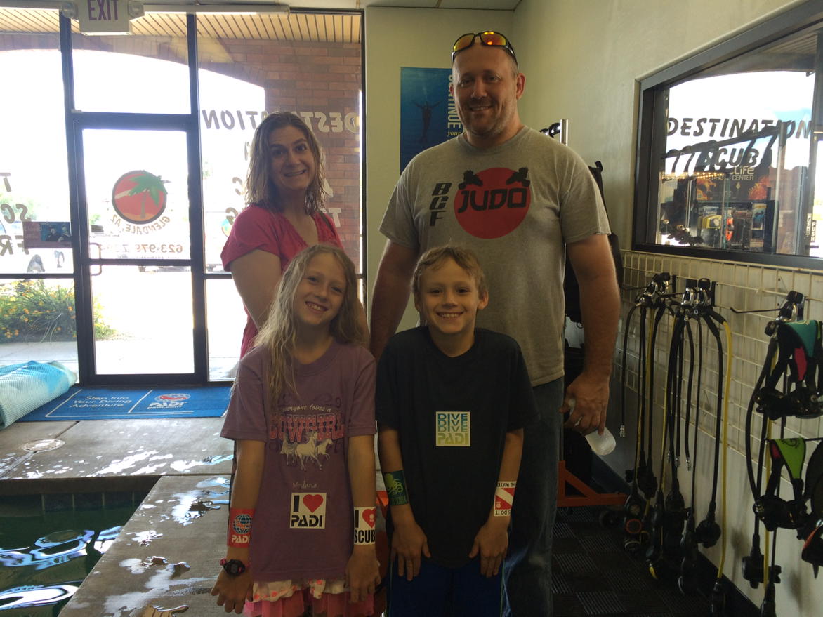 Rogers family just finished trying scuba @DestinationScuba